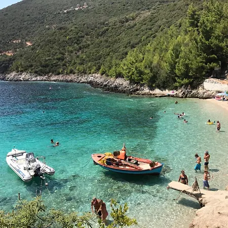 Petros Villa *